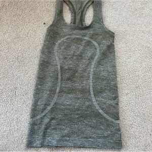 Lululemon tank top